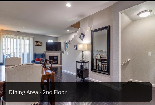 Building Photo - 3 bedrooms townhome in Eastlake/Otay Ranch...