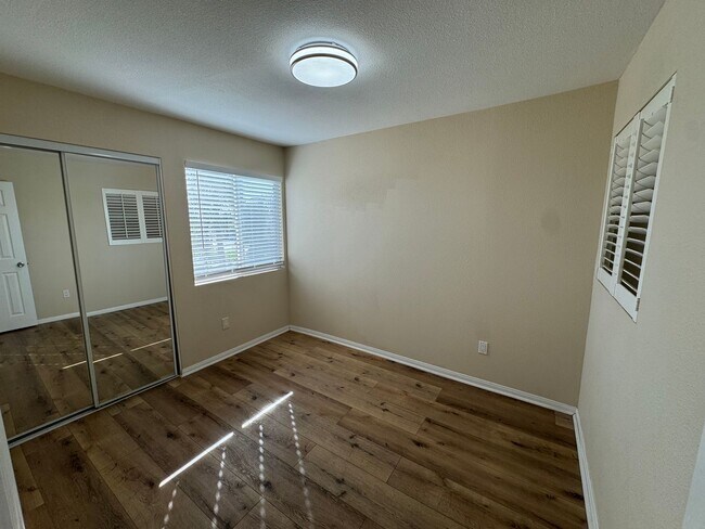 Building Photo - 3 Bedroom 1.5 Bathroom -  Attached garage