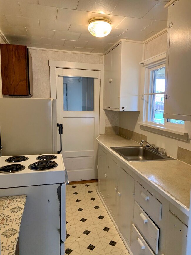 Building Photo - Hard to find 1 Bed 1 Bath House