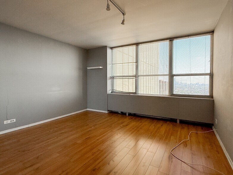Building Photo - 655 W Irving Park Rd
