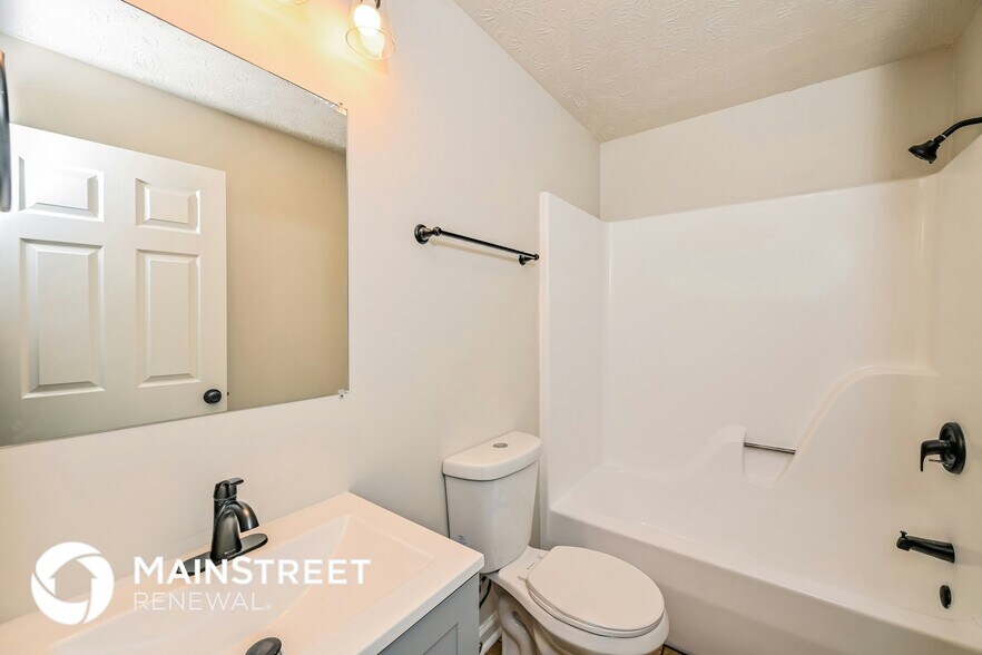 Building Photo - 6704 Bay Cir Dr