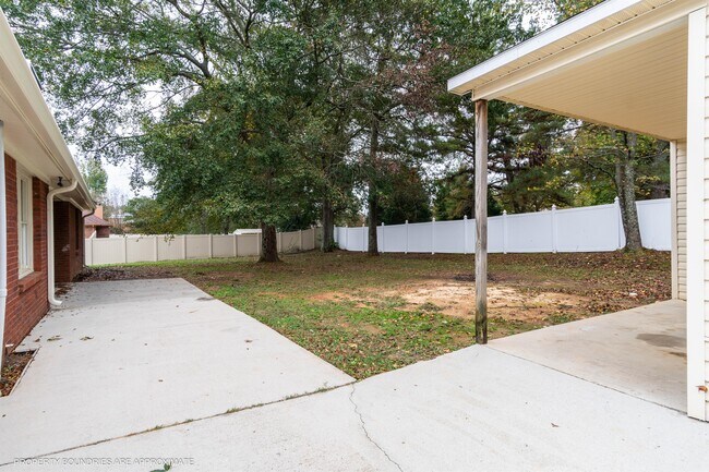 Building Photo - 102 Bordeaux Ln