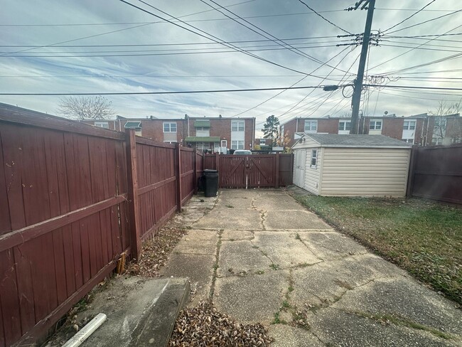 Building Photo - Three-Bedroom home in Baltimore