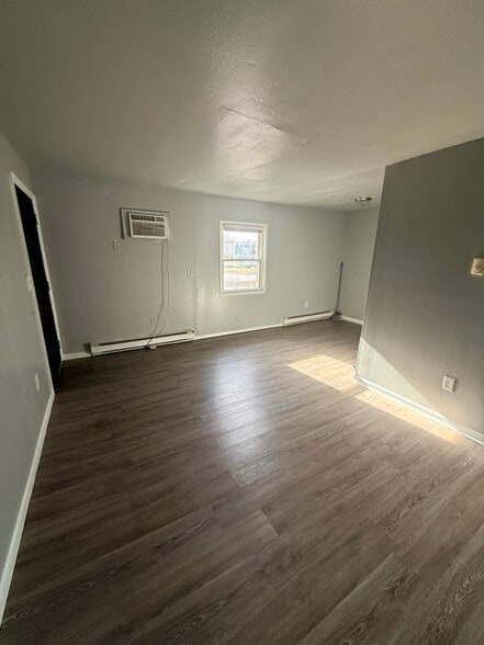 Building Photo - 1323 Imperial Ct