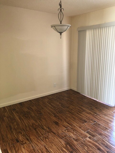 Building Photo - 1180 Spring Valley Common