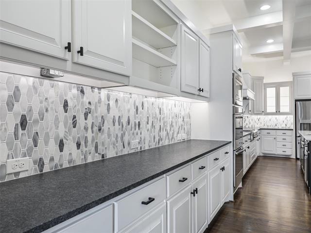 Building Photo - 1500 Le Mans Ln