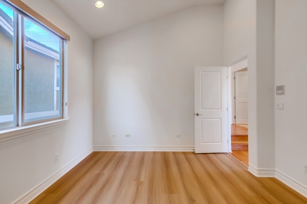 Building Photo - 1902 Marshallfield Ln