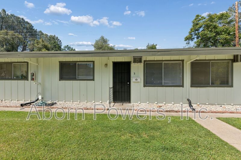 Building Photo - 2807-2813 Manor Dr