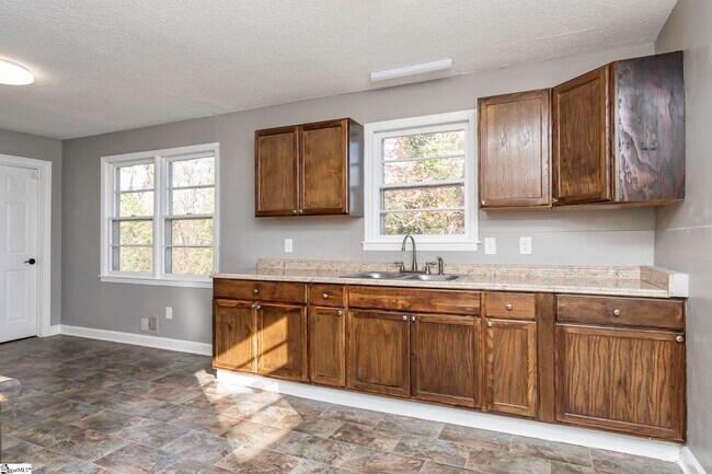 Building Photo - 142 Westover Dr