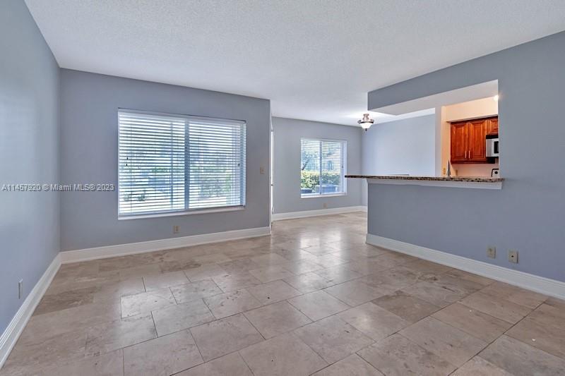 Building Photo - 815 W Boynton Beach Blvd