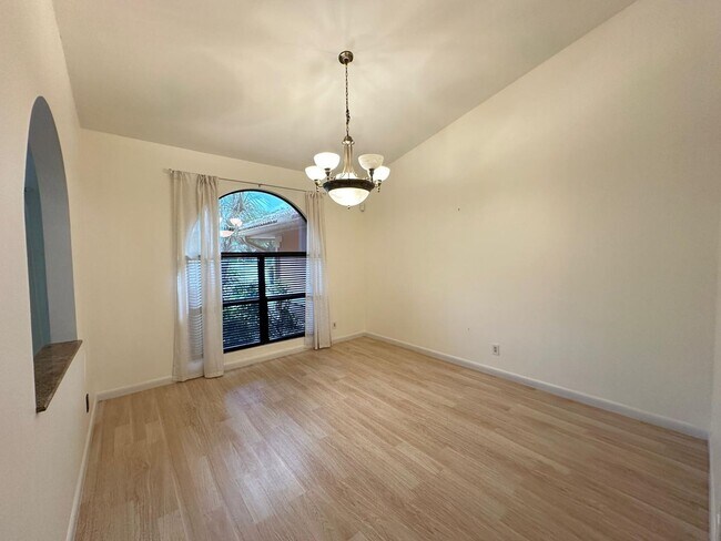 Building Photo - Tranquil Lakefront Living in the Heart of ...