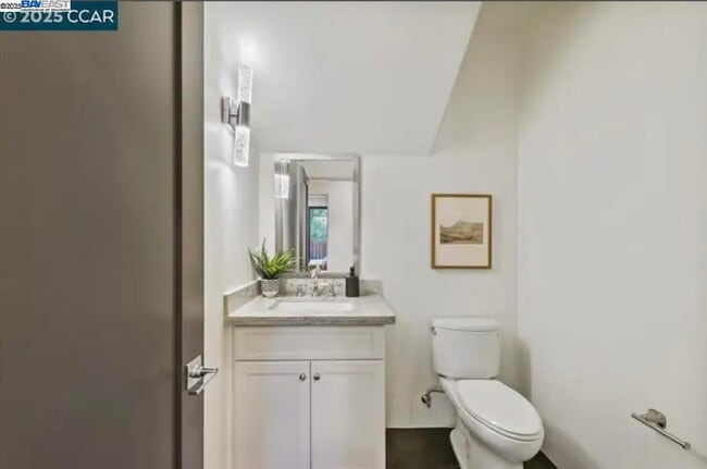 Building Photo - 132 Quinterra Ln