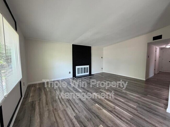 Building Photo - 765 Bobbins Ln