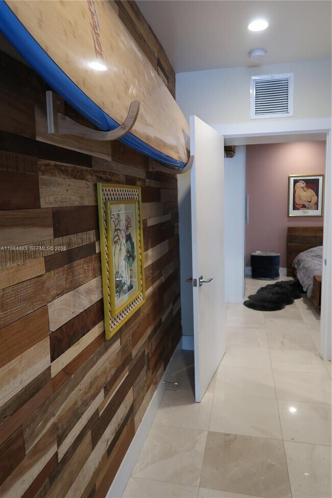 Building Photo - 929 Michigan Ave