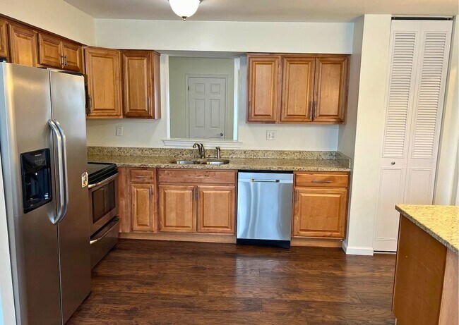 Building Photo - 102 Caernarvon Ct