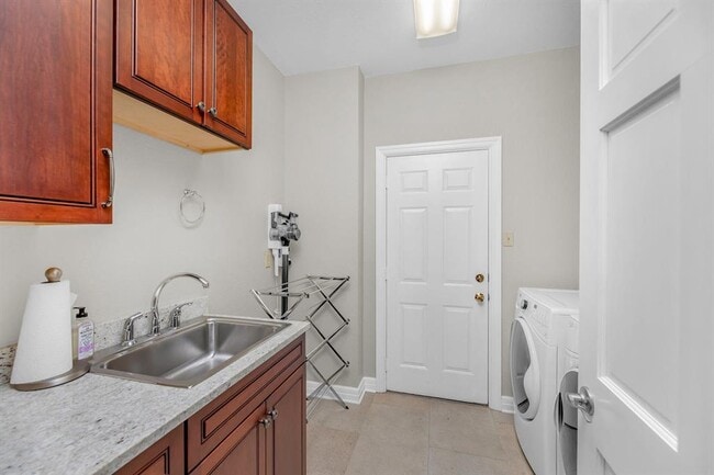 Building Photo - 927 Blue Spring Cir