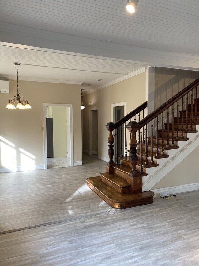 Building Photo - w2152k