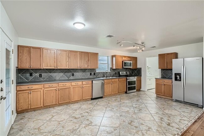 Building Photo - 1105 Fox Sparrow Cove