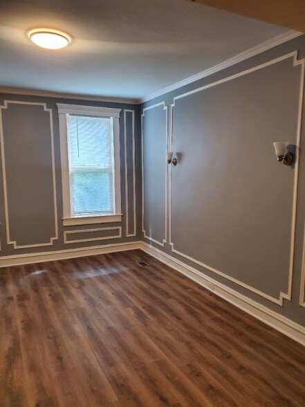 Building Photo - 803 Brooks Ln