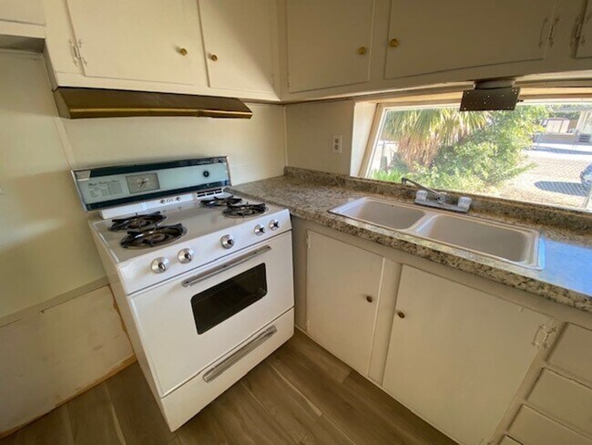 Building Photo - 2 BR Willow Beach with BOAT/RV Marina Membership available!