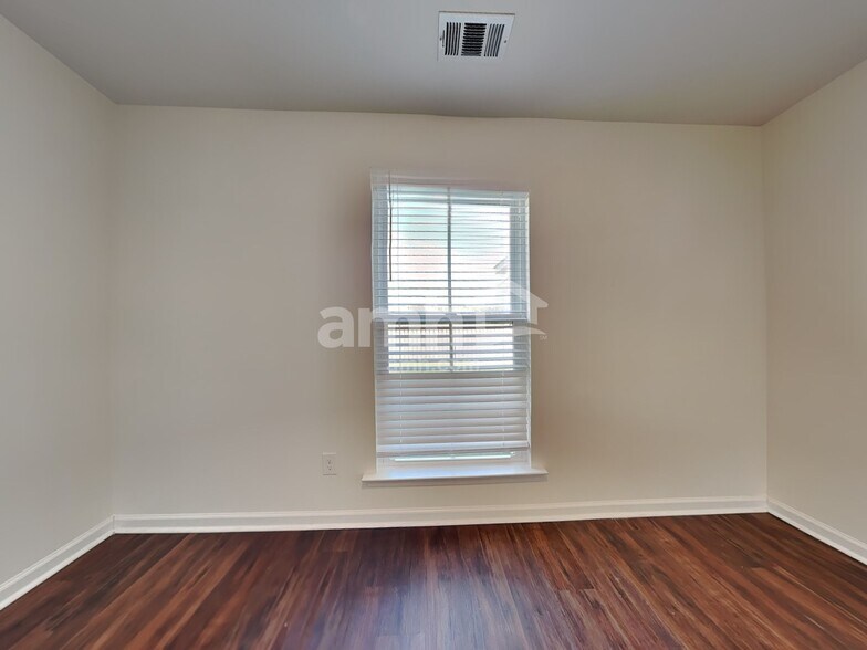 Building Photo - 4 Buxton Ave