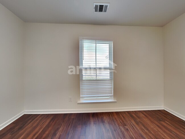 Building Photo - 4 Buxton Ave