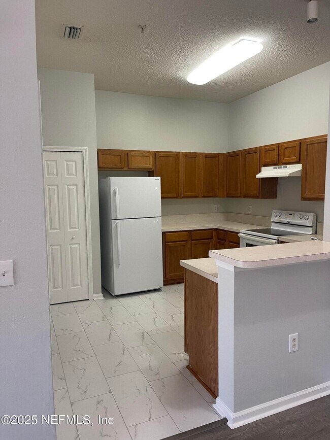 Building Photo - 6057 Maggies Cir