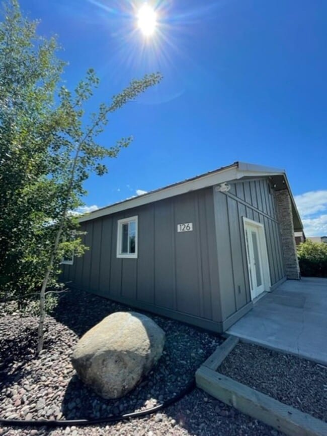 Building Photo - Beautiful Country Townhome!