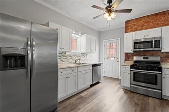 Building Photo - 2307 Mission St