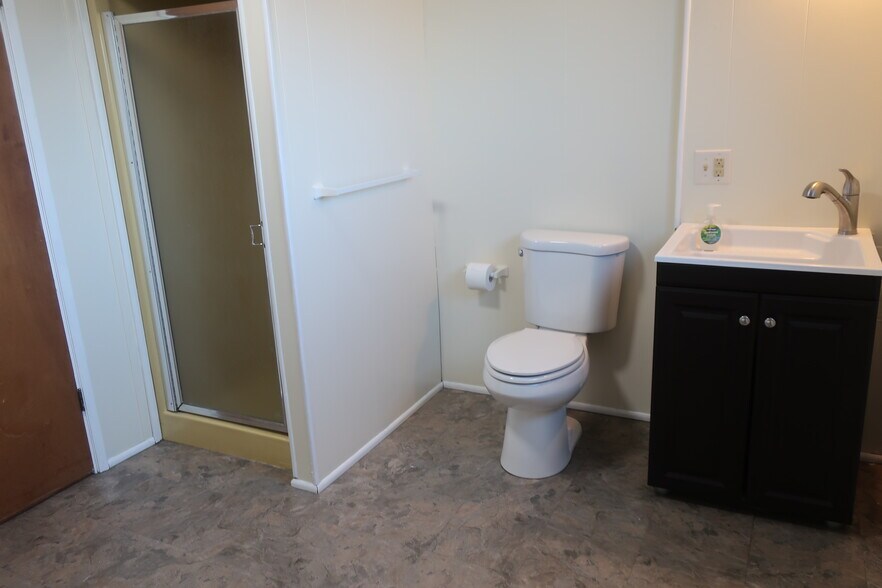 Building Photo - 2405 Lester Rd