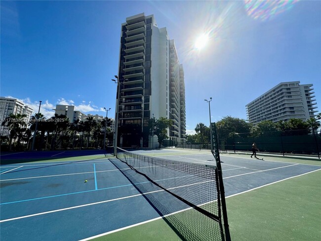 Building Photo - 1450 Brickell Bay Dr