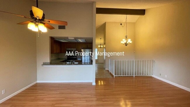 Building Photo - Beautiful 4 bedroom 2.5 bath townhome w/ v...