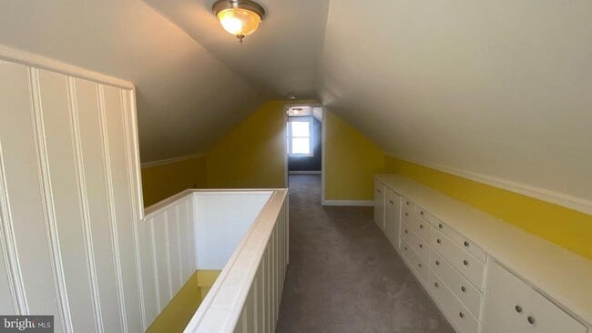 Building Photo - 417 W Maple Rd