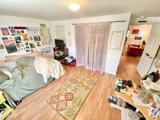 Building Photo - 48 Intervale Ave