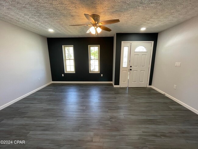 Building Photo - 112 Parker Village Cir