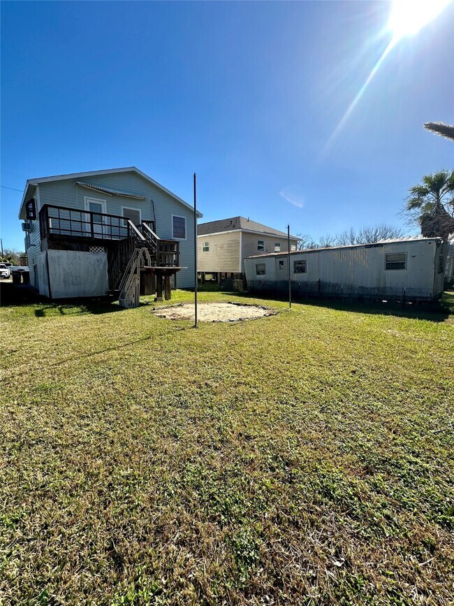 Building Photo - 124 7th St