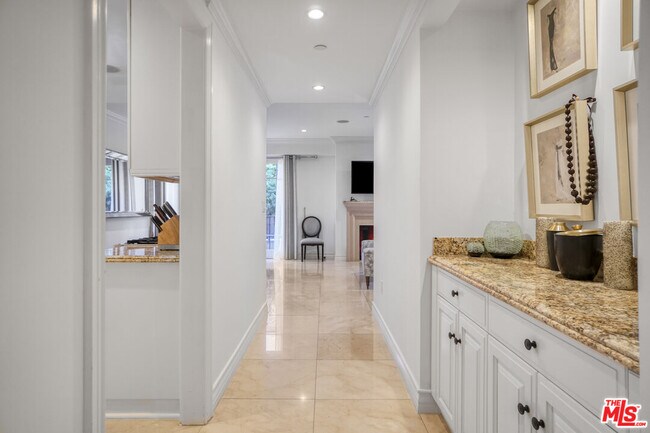 Building Photo - 208 S Lasky Dr