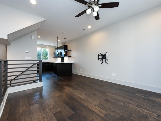 Building Photo - 237 Domain Way