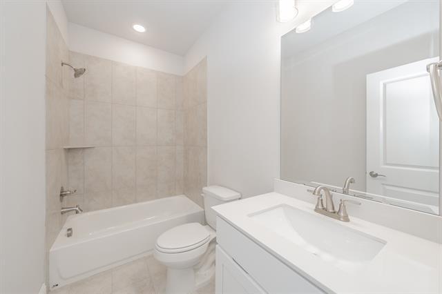 Building Photo - 241 Gardenia Dr