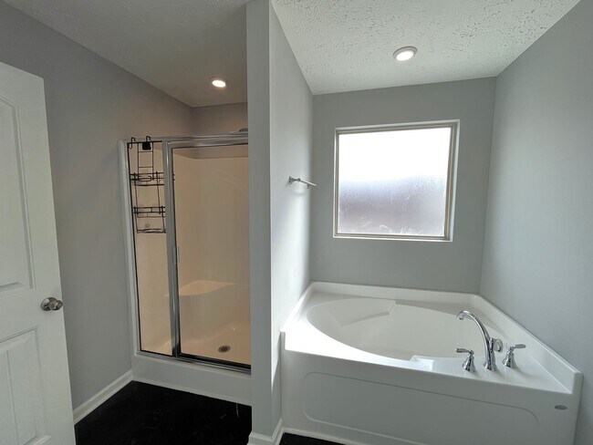 Building Photo - Immaculate 3 Bedroom 3 Bath Townhome in Smyrna!