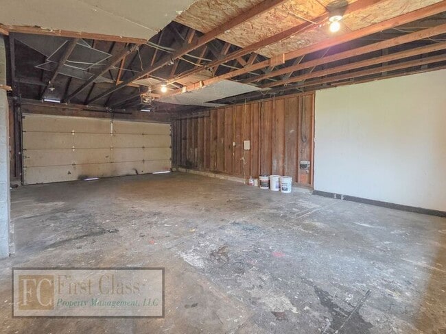 Building Photo - 1760 NE 24th Ave