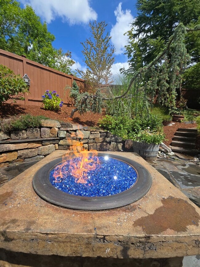 Building Photo - Gorgeous 4 Bedroom Lake Stevens Home in Cr...