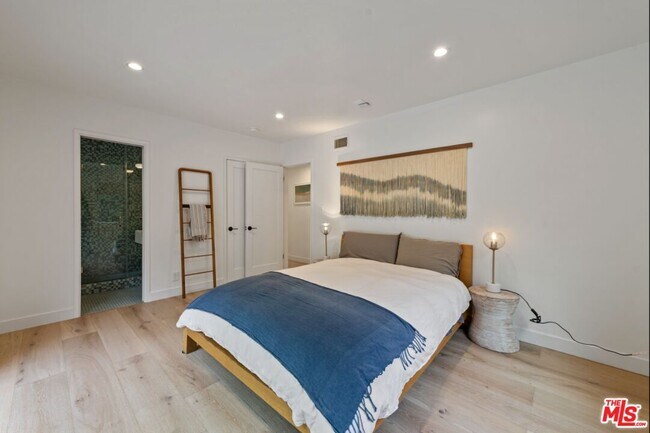 Building Photo - 3520 Mandeville Canyon Rd