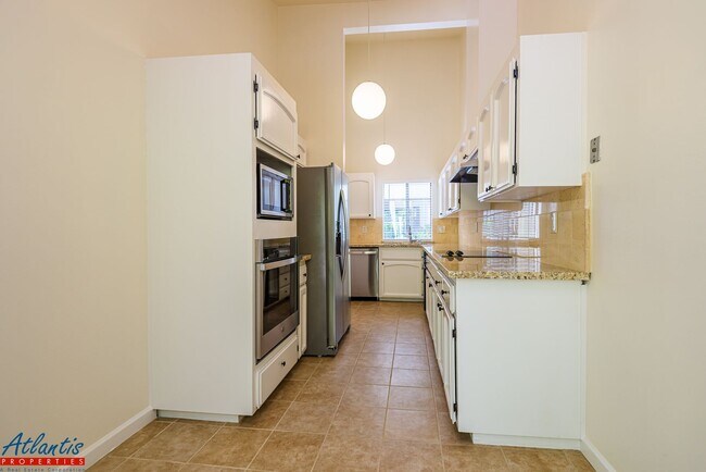 Building Photo - 4015 Villa Vista