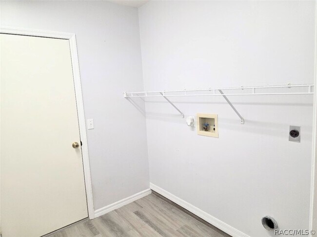 Building Photo - 8529 N Titleist Dr