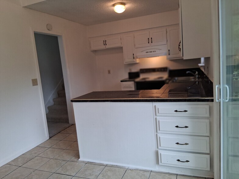 Building Photo - 146 N Saxony Dr