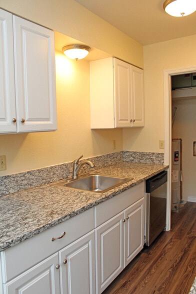 Building Photo - 3805-3805 SE Cesar Estrada Chavez Blvd