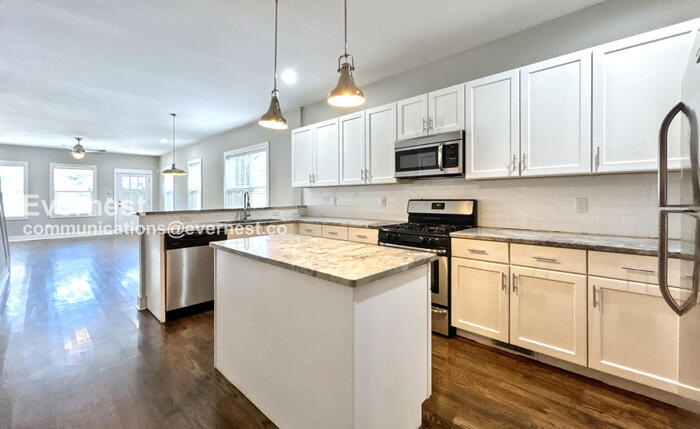 Building Photo - 1806B 7th Ave N