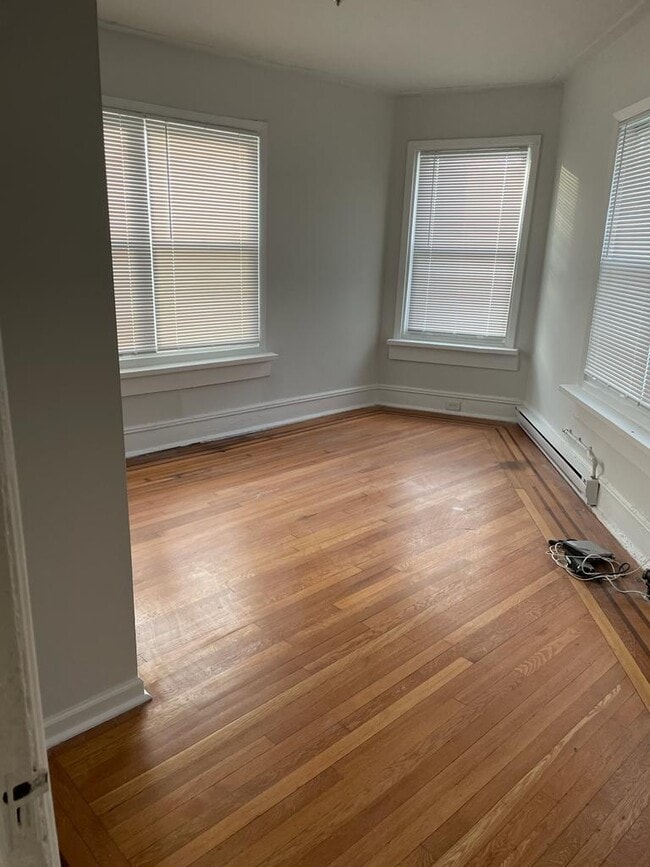 Building Photo - 337 3rd St