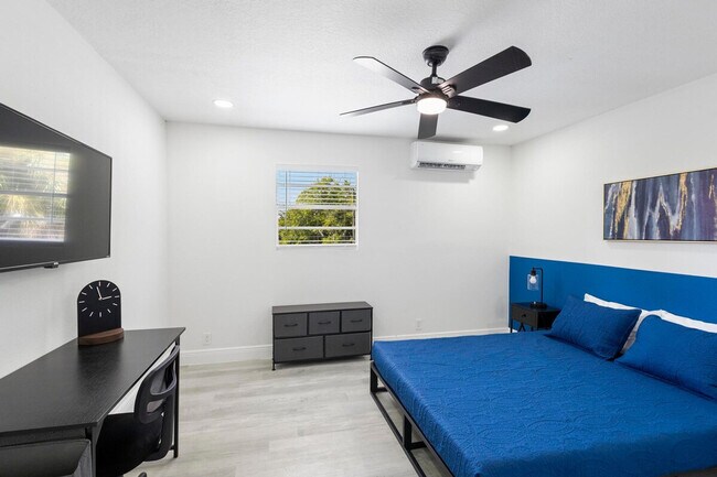 Building Photo - 1882 Lake St